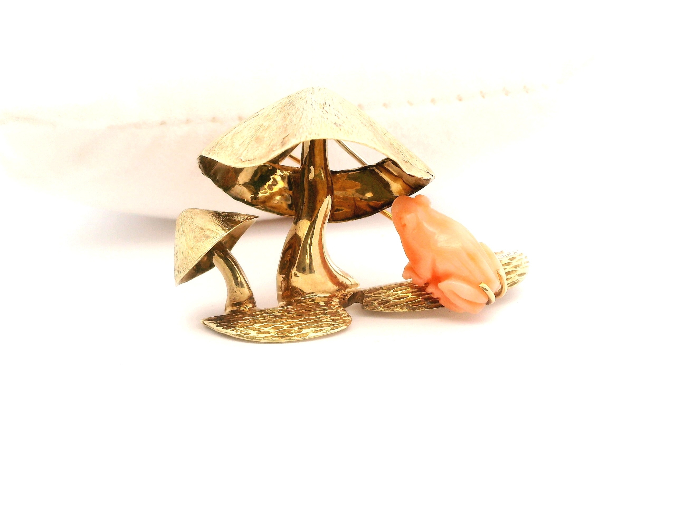 14k Yellow Gold Vintage Mushroom and Pink Coral Frog Brooch