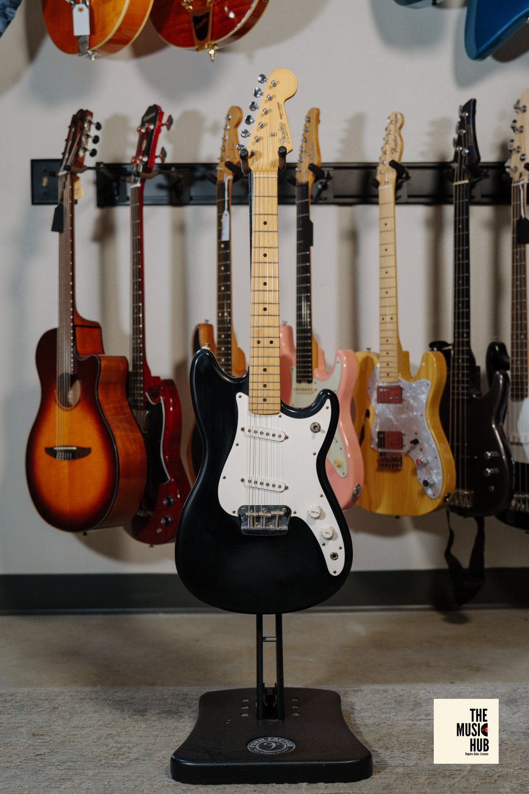 Fender Duo-Sonic (1993–94, Made in Mexico) — Black, Maple Neck — w