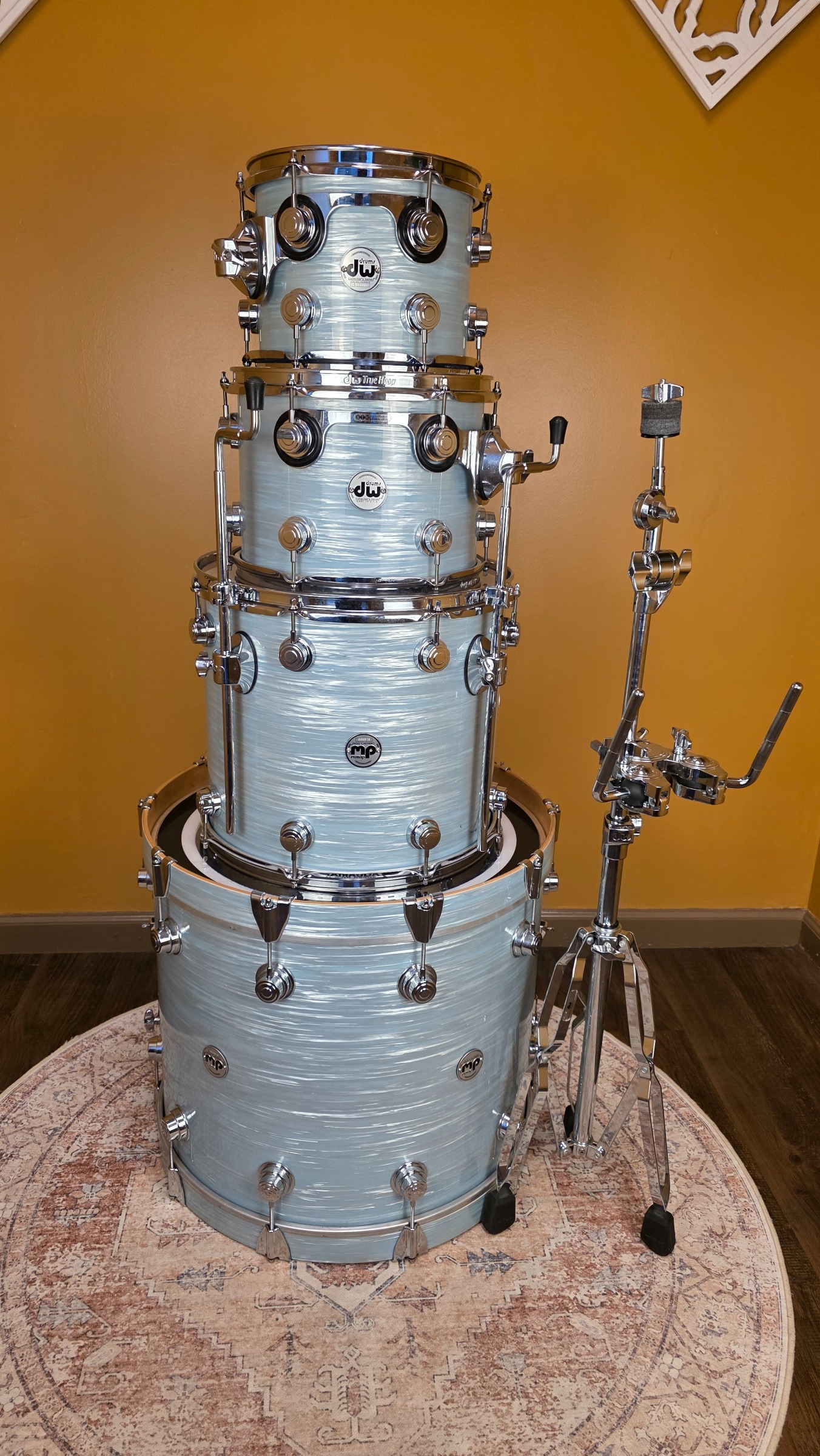 Used DW Collector's Edition 4 Pc (10, 12, 16, 22) Maple Drum Set in Blue Oyster Pearl 