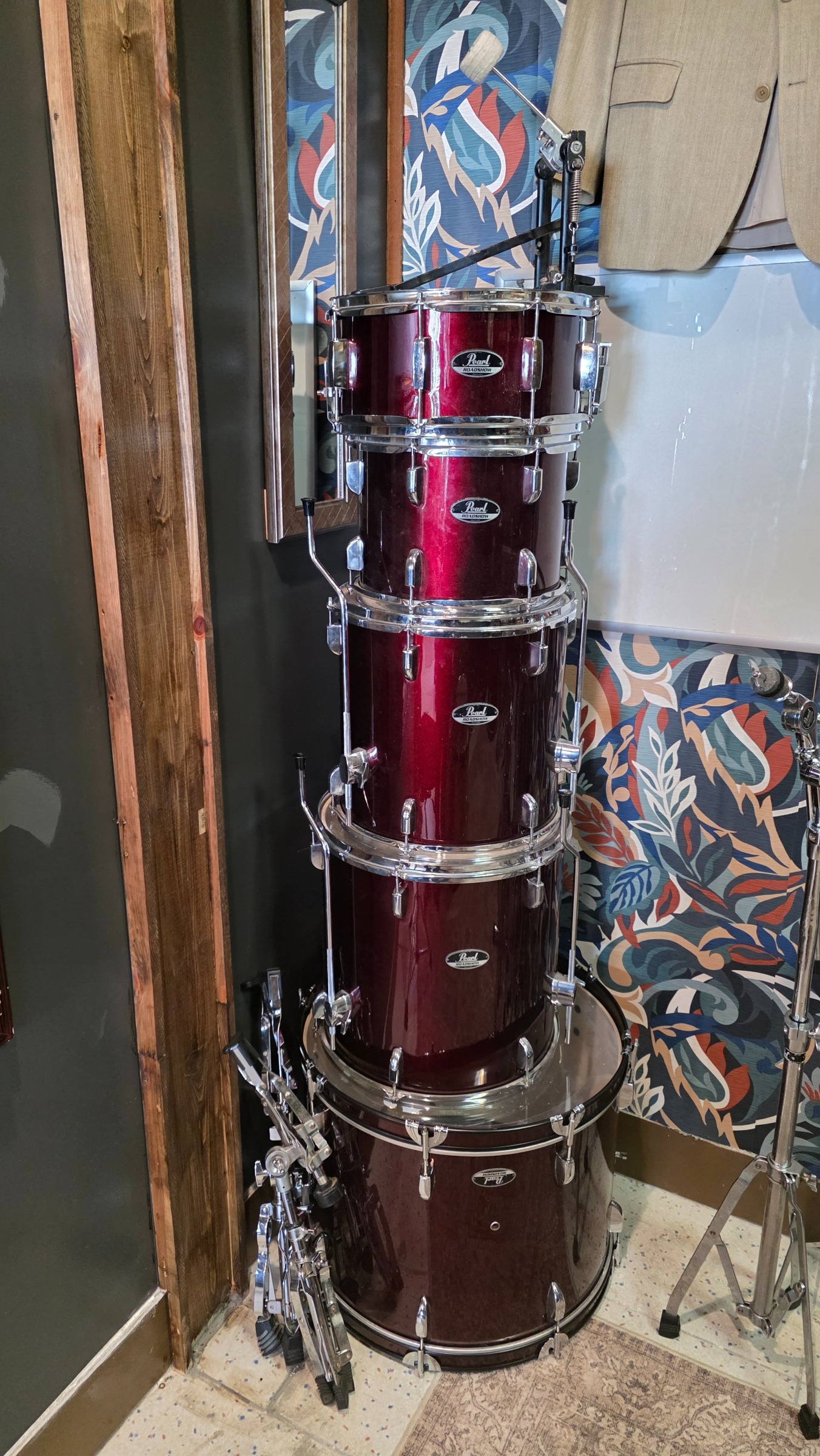  Pearl Roadshow 5 pc (12, 14, 16, 22 + Snare) Wine Red w/ Pedal & Two Stands