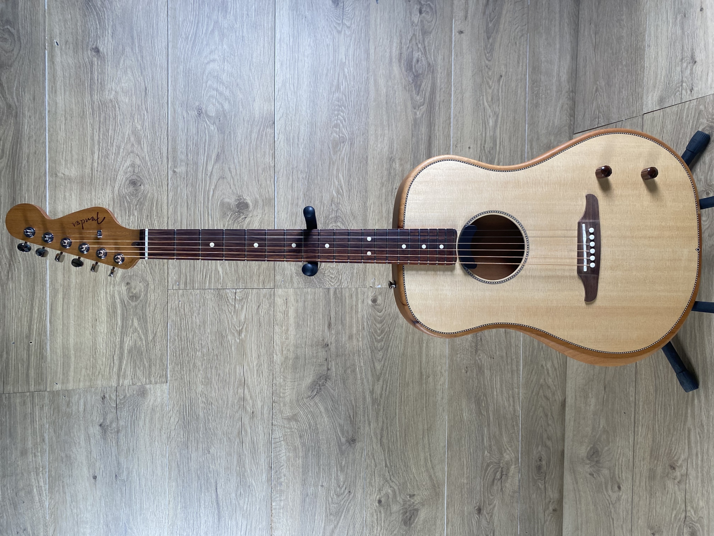 Fender_Highway_Series_Dreadnou