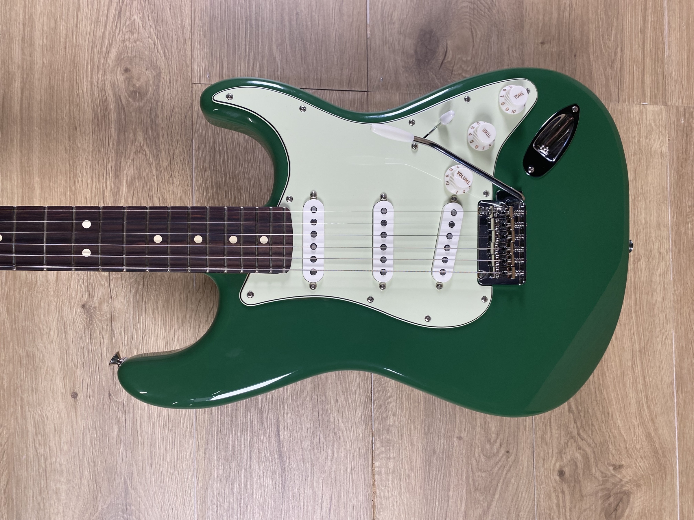 新品同様Fender Player II Stratocasterおまけ８点付き Fender Limited Edition Player II Stratocaster®, Forest Green