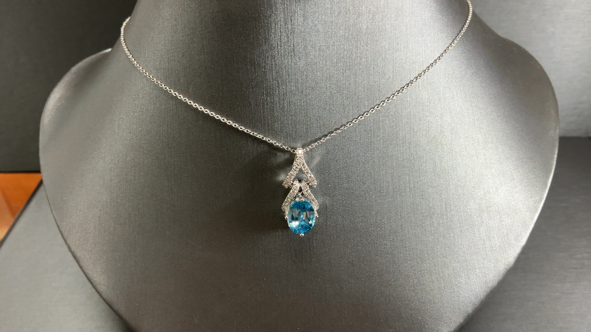 14k Vanilla Gold LeVian 1 7/8 Blueberry Zircon Necklace with Vanilla Diamond Sides