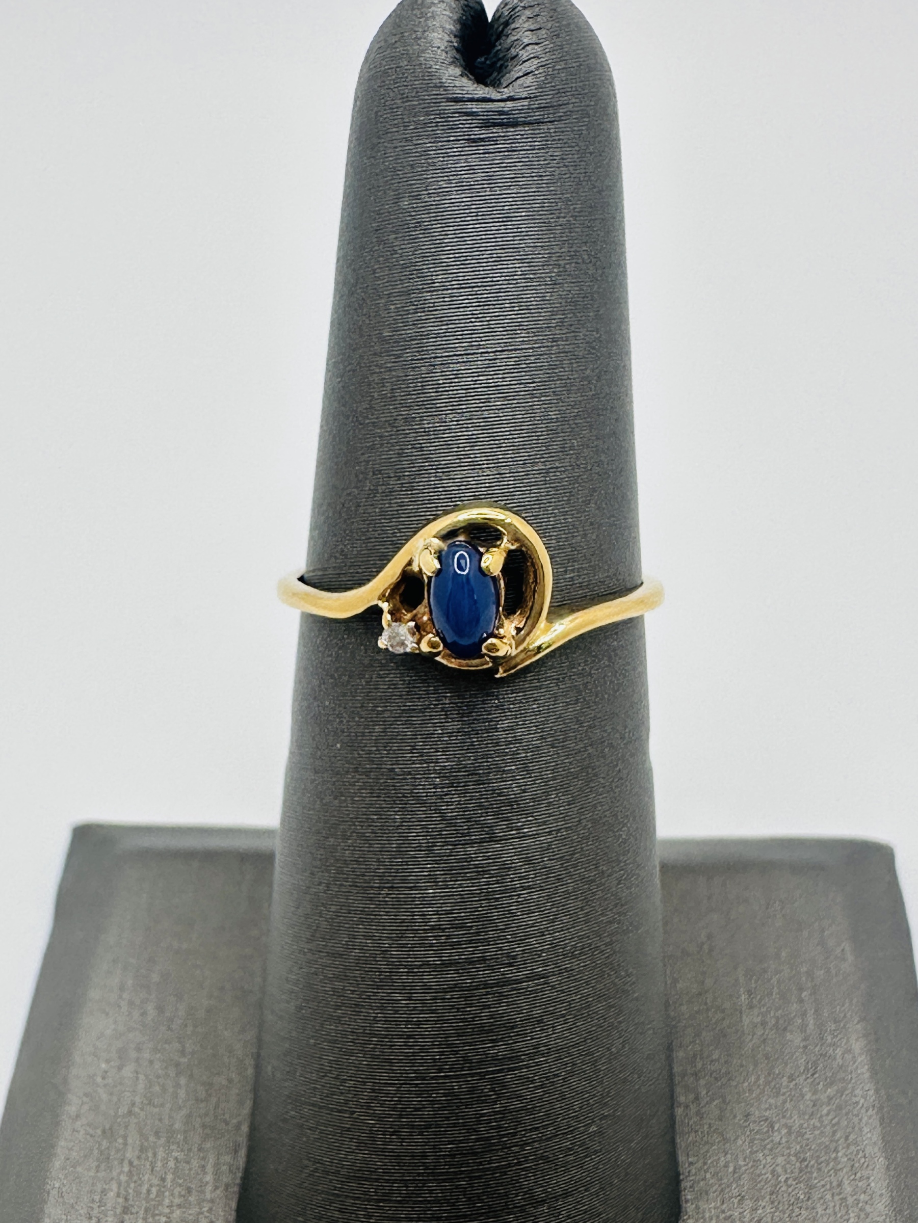 Pre- Loved 10k Yellow Gold Blue Star Sapphire Ring size 5.5