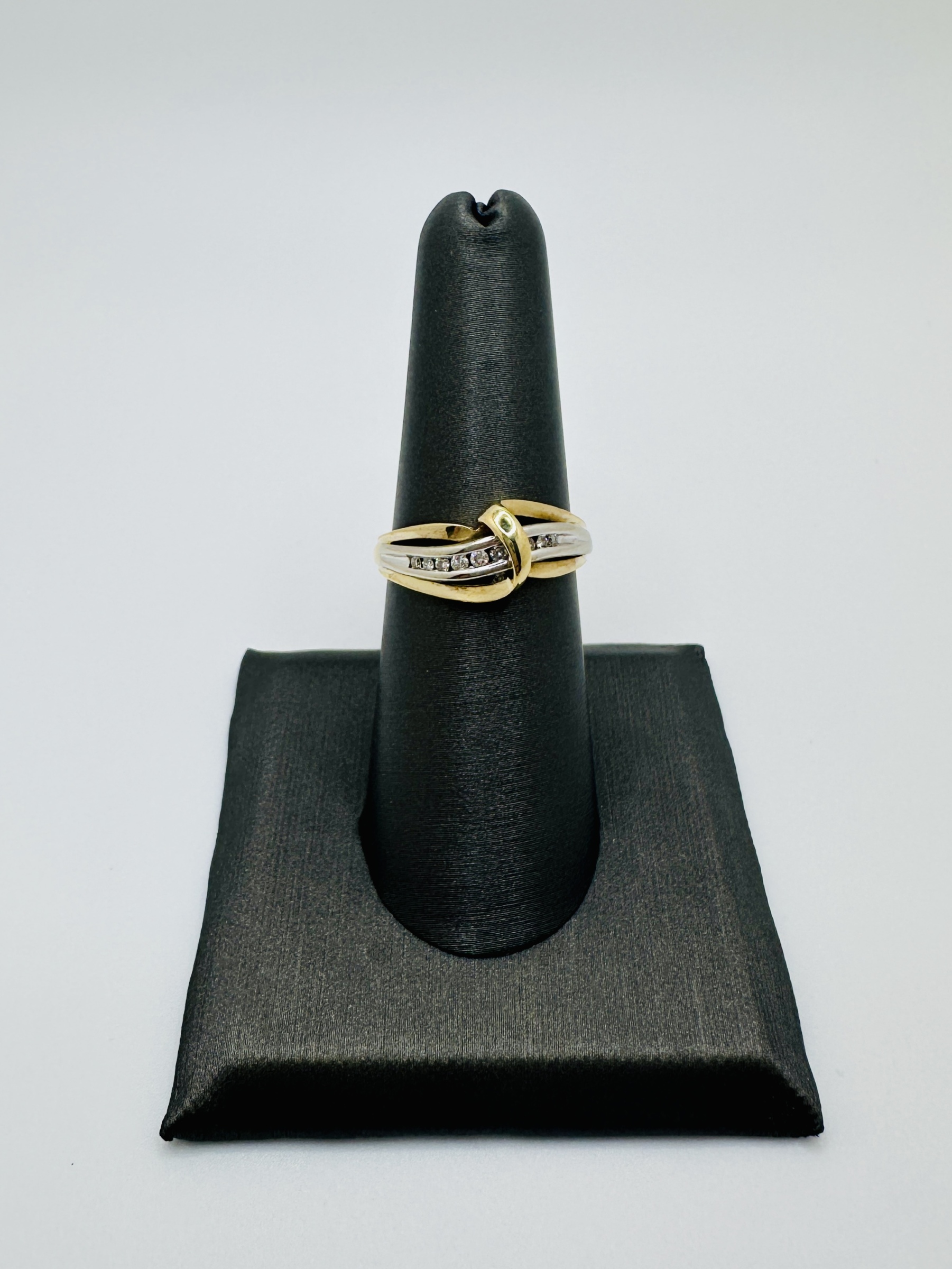 Pre- Loved 10k Yellow Gold TT Diamond Swirl Ring size 7.5