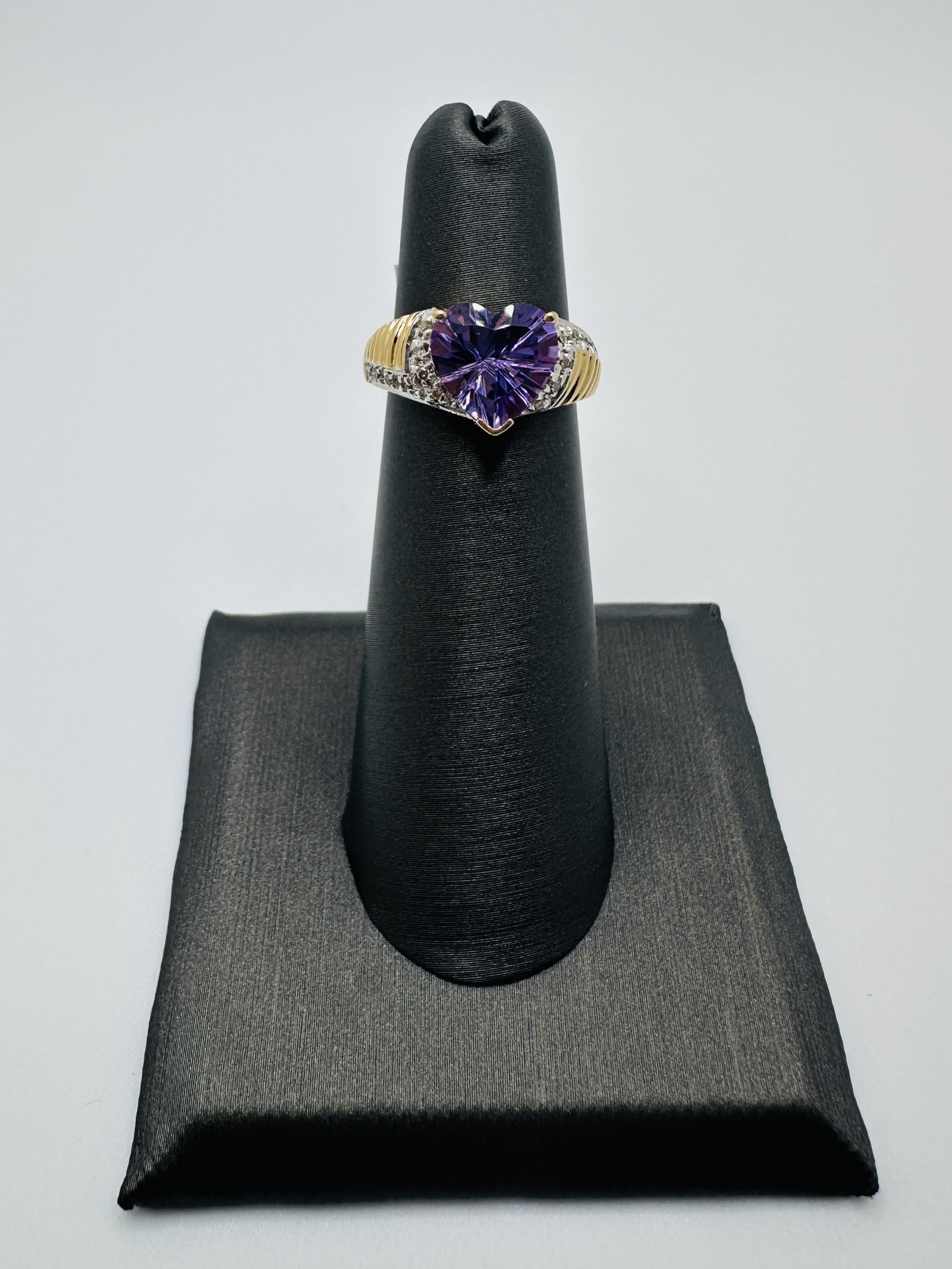 Pre- Loved 14k Yellow Gold Heart Shaped Amethyst  w/ White Topaz Sides size 4.75