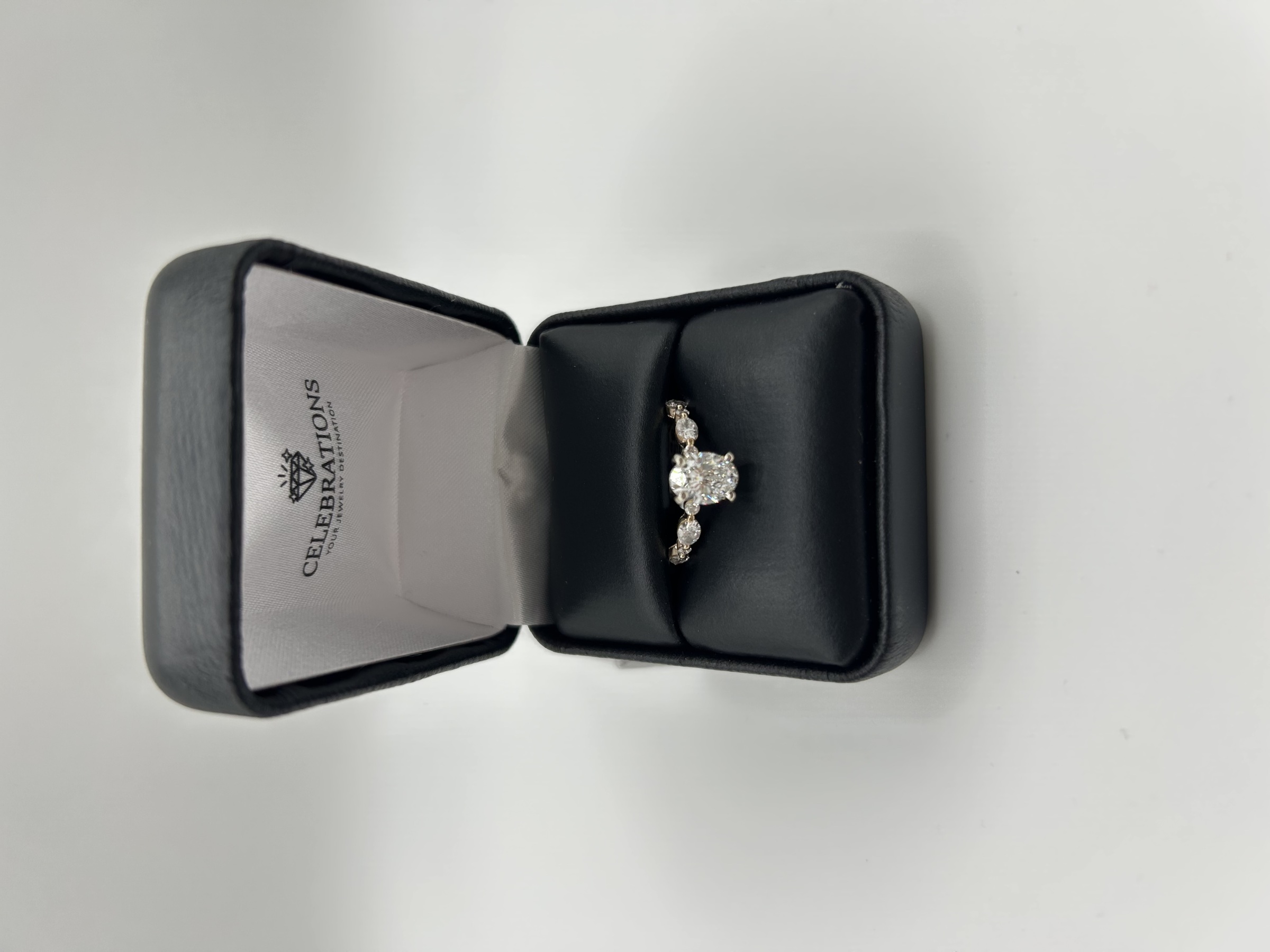 Pre-Loved Neil Lane Engagement Ring 14k Yellow Gold 1.11 D VS2 Lab Grown Oval Diamond Center