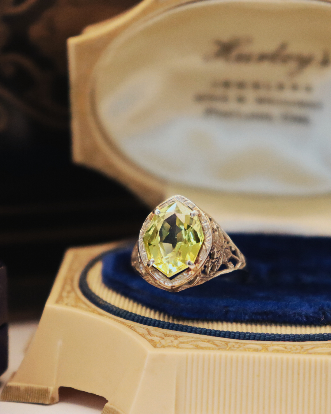 Pre-loved 10k White Gold Art Deco Design with LG Green Spinel Stone 