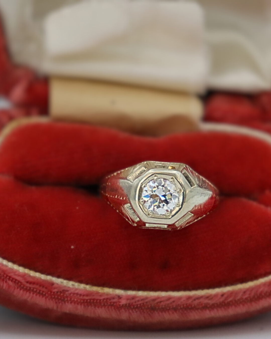 Pre-loved 14k White Gold .90ctw Miner Cut Diamond Mens Vintage Ring 