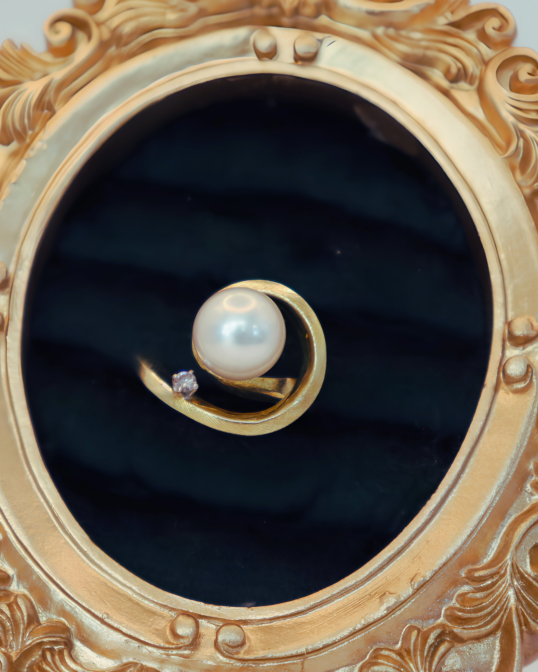 Pre-loved 14k Yellow Gold 7-7.5mm Pearl Fashion Swirl Ring with .05ctw Pave Diamond Accent 