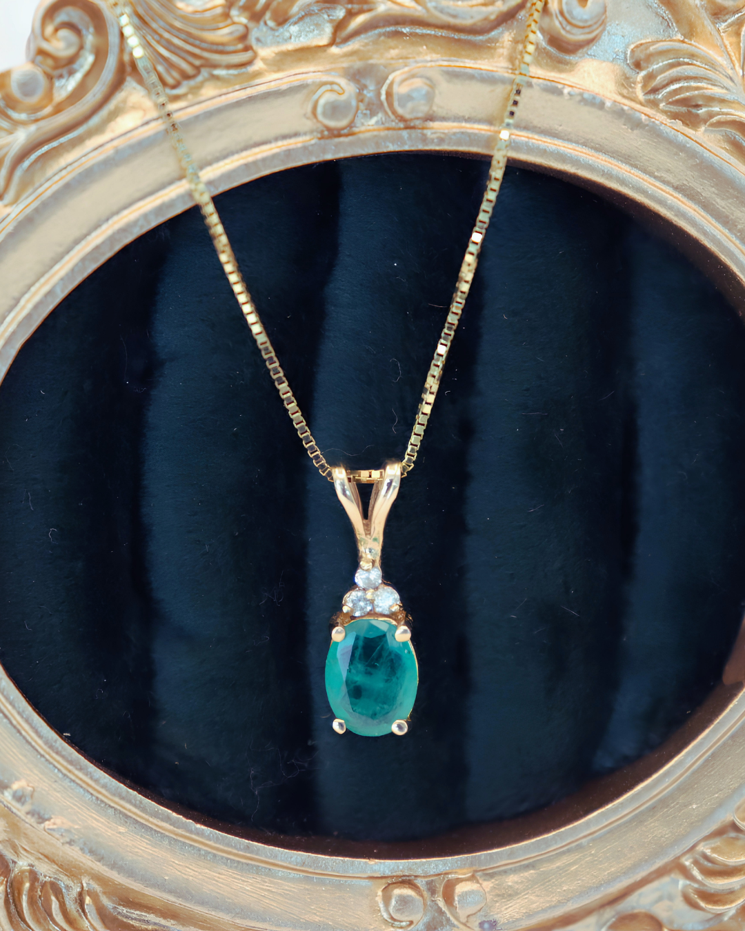 Pre-loved 14k Yellow Gold 8x6mm Genuine Oval Emerald Pendant w/.05ctw Diamond Accents 