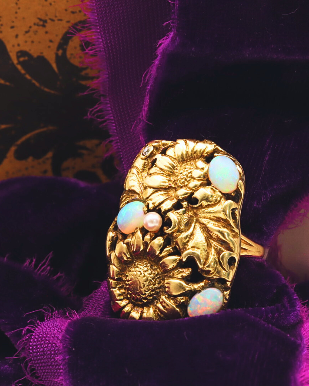 Pre-loved 14k Yellow Gold Genuine Opal & Diamond Accented Sunflower Fashion Floral ring 