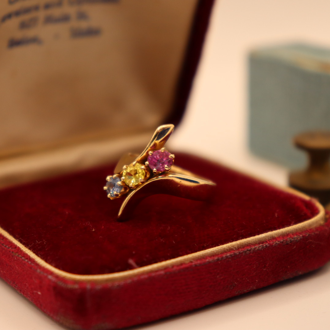 Pre-loved 14k Yellow Gold 3 Stone Montana Sapphire Fashion Ring Pink, Yellow, Blue 
