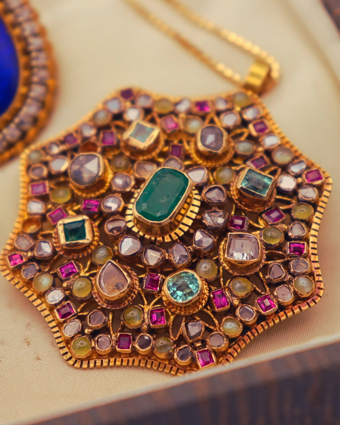 Pre-loved 18k Vintage Multi stone Brooch - Pendant with Emeralds, Rubies,Star Sapphire & Diamonds
