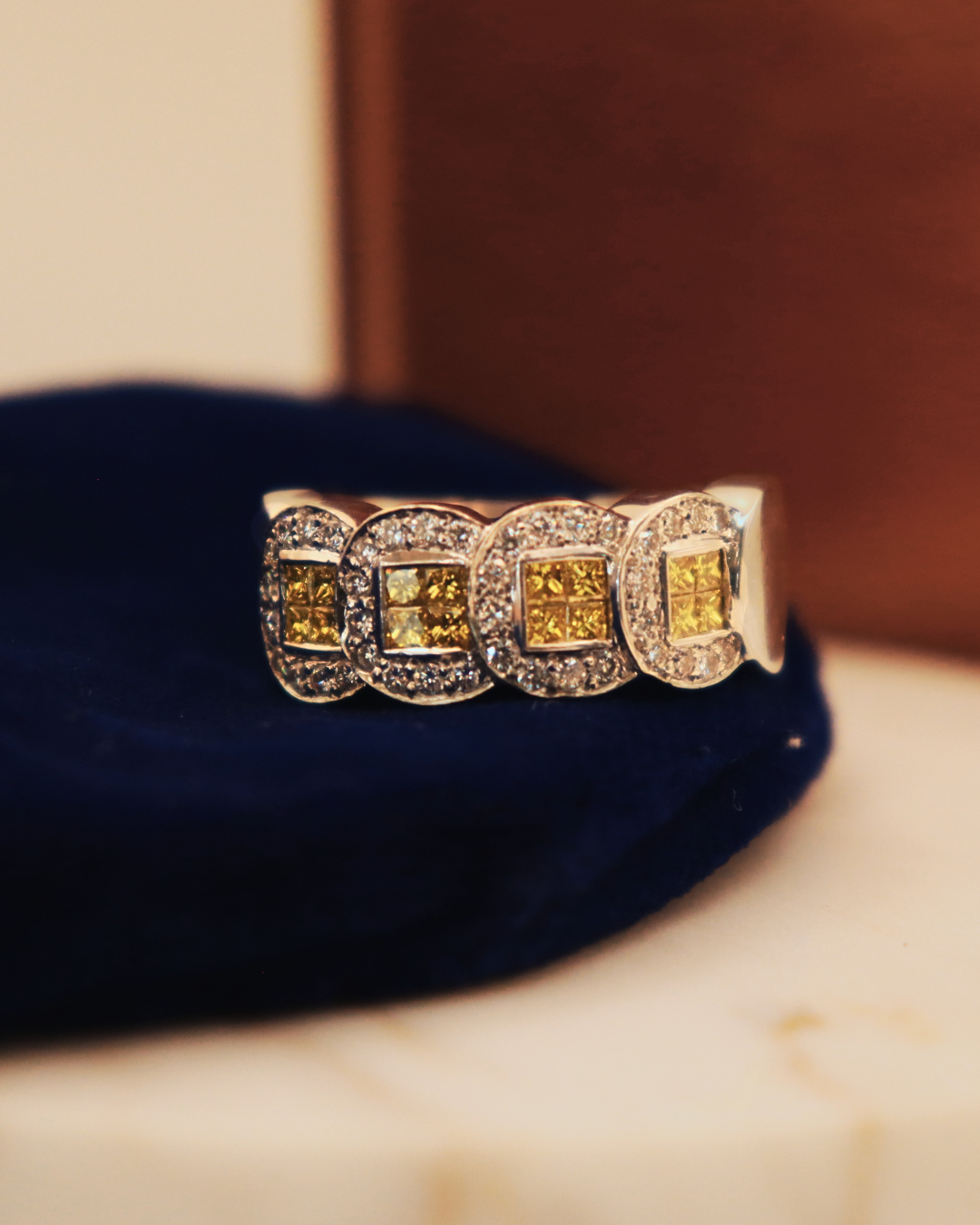 Pre-loved 18k White Gold 1.0cttw Natural Yellow Diamond Fashion Ring w/ White Diamond Accents