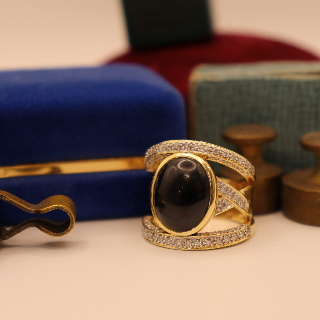 Pre-loved 18k Yellow Gold Custom Black Onyx & 1.00cttw Diamond Fashion ring 
