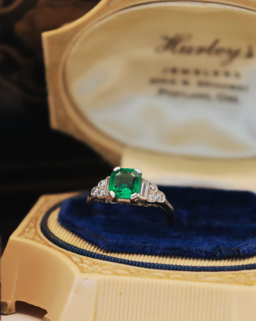 Pre-loved Platinum 5x5mm Genuine Emerald & Diamond Vintage Fashion Ring 