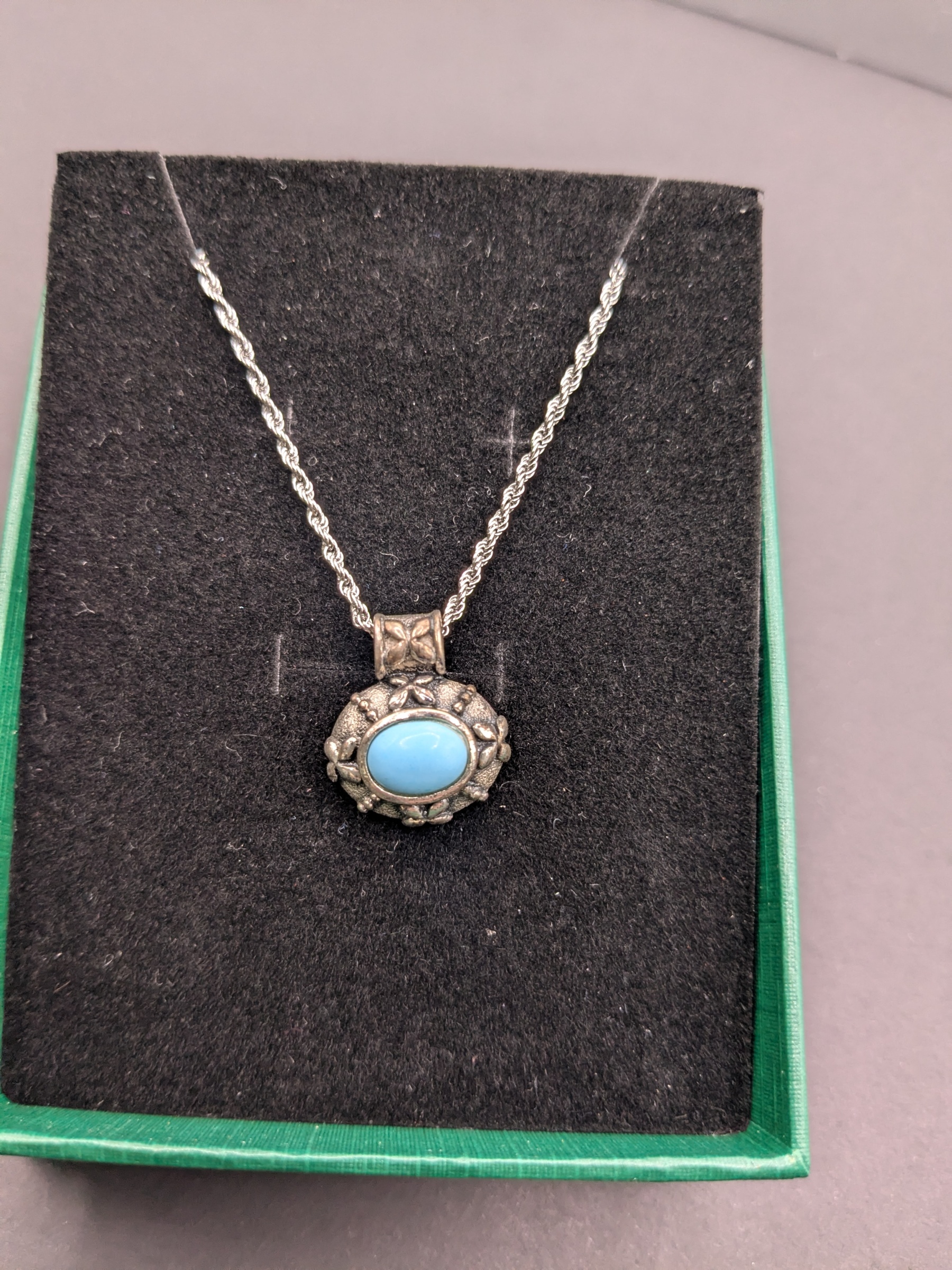 Vintage Sterling silver turquoise oval floral boho pendant w twist chain