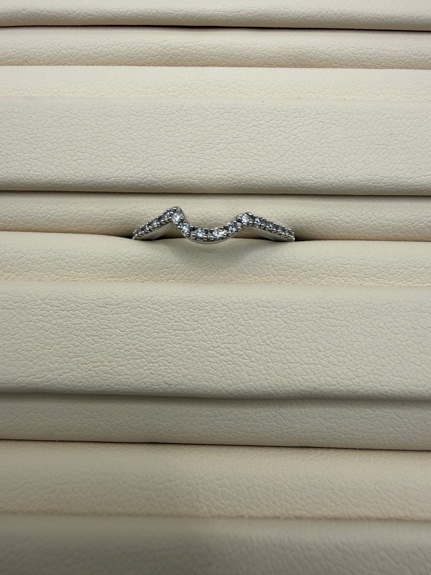 White Gold notched for oval or round band size 7