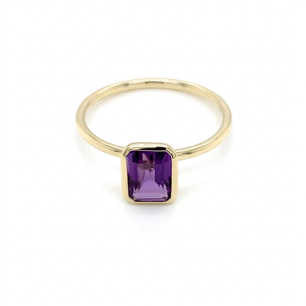 Colored Stone Ring in 14 Karat Yellow Gold 1.36 Grams