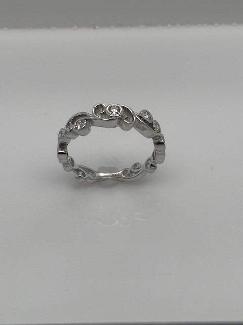 14K W .20ctw round faceted H-I I1 diamond scroll band size 6.5