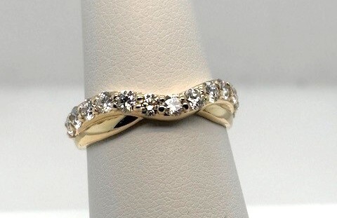 14K Y .50ctw round faceted HI, SI3-I1 contour shadow natural diamond band, size 8 