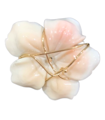 14K Yellow 59.15ct hand carved queen conch shell flower with vine wrapped pendant.