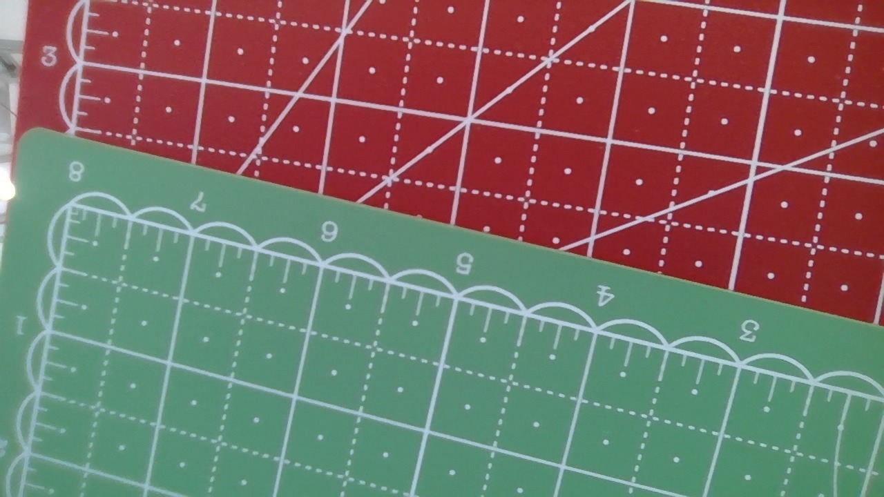 Cute Cuts Cutting Mat 5 x 8, Red & Green, by Lori Holt of Bee in my Bonnet