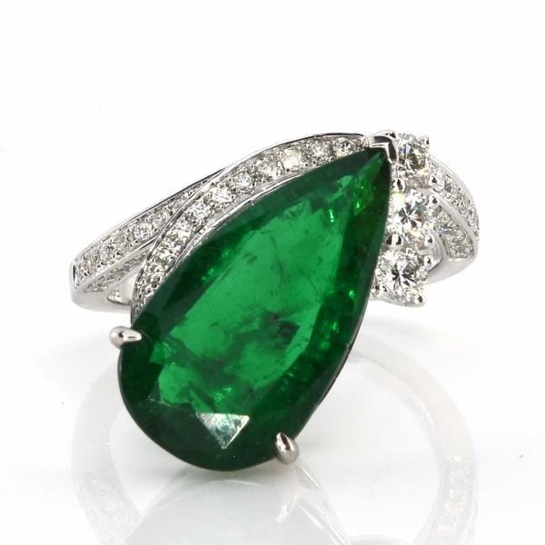 18KW Cocktail Pear Shape Green Emerald Ring Emerald 4.02CT DIA 0.65CT 