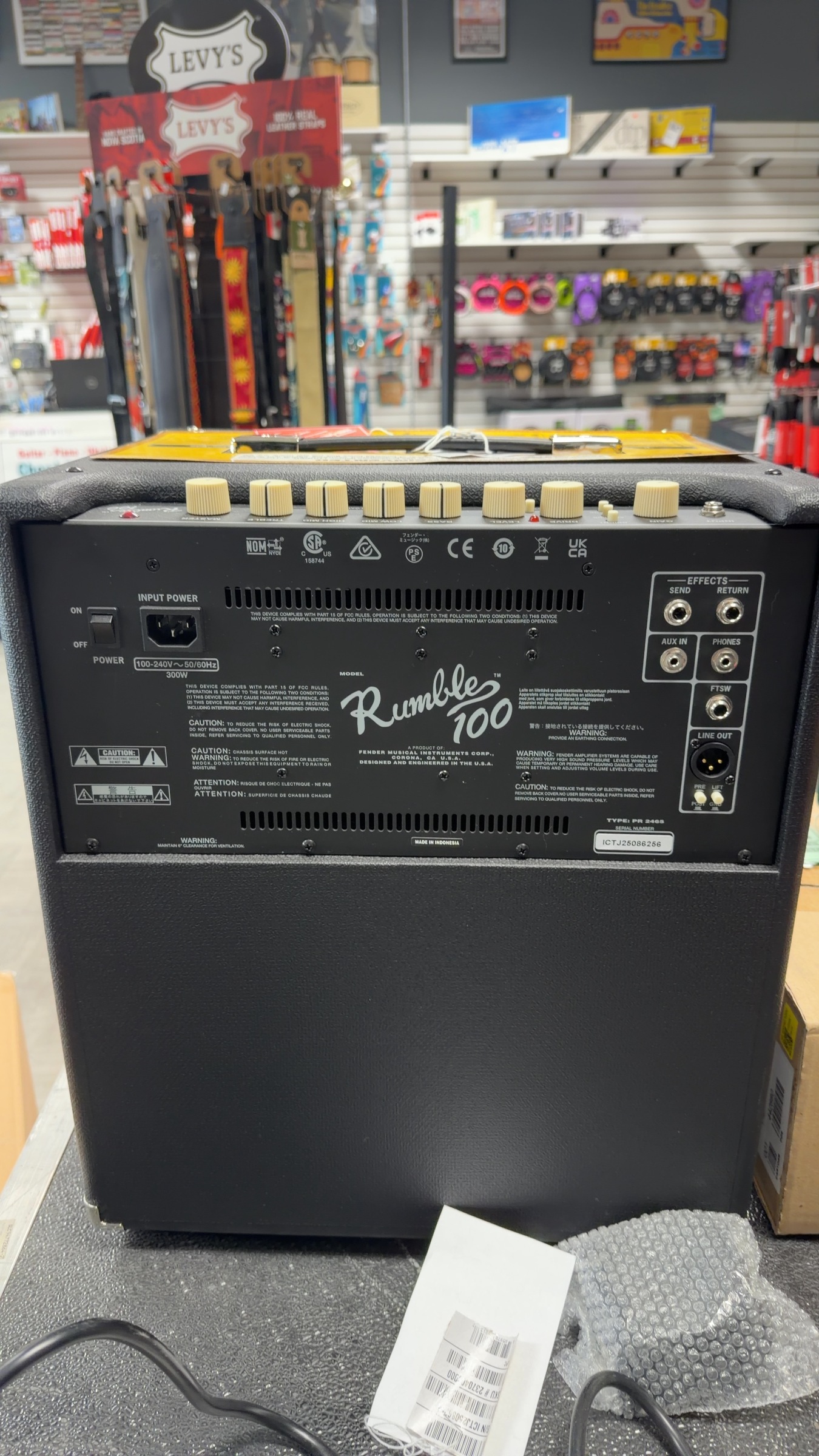 Fender Rumble 100 V3 - 885978288137
