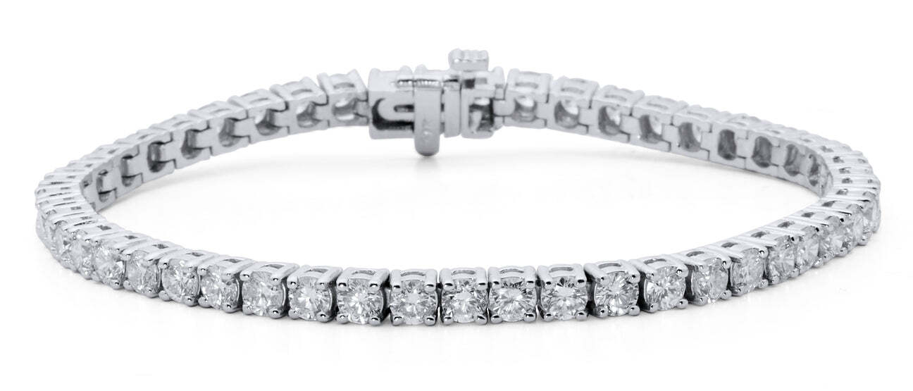 10.9 Grams 14K White Gold Hand Set Tennis Bracelet With 72 Diamonds Totaling 2.65ct Of F-G Color, VS1 Clarity