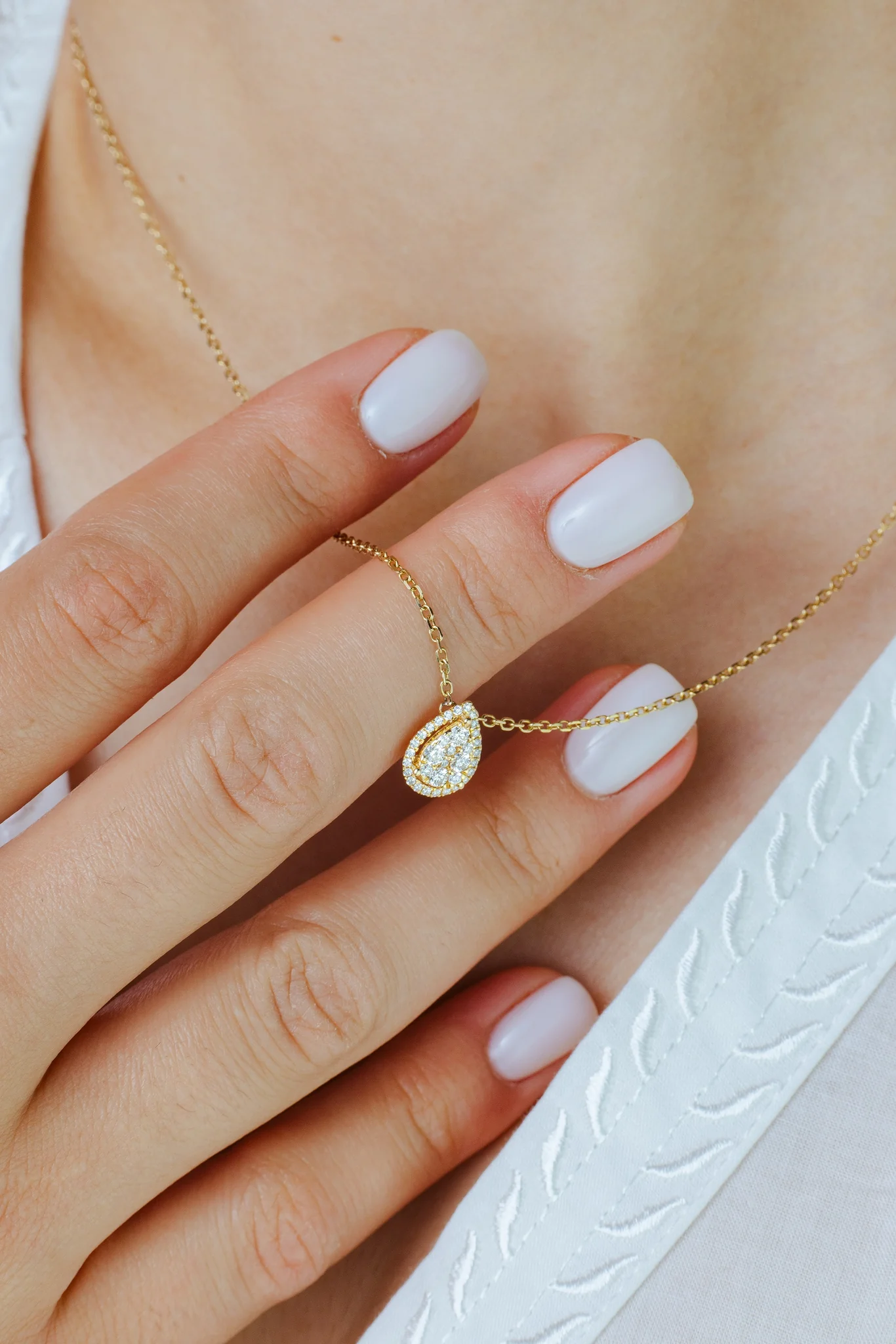 2.93 Grams, 14k Yellow Gold Pear Shape Diamond Cluster Necklace With 0.42ct Diamonds Of G-H Color, VS2-SI1 Clarity