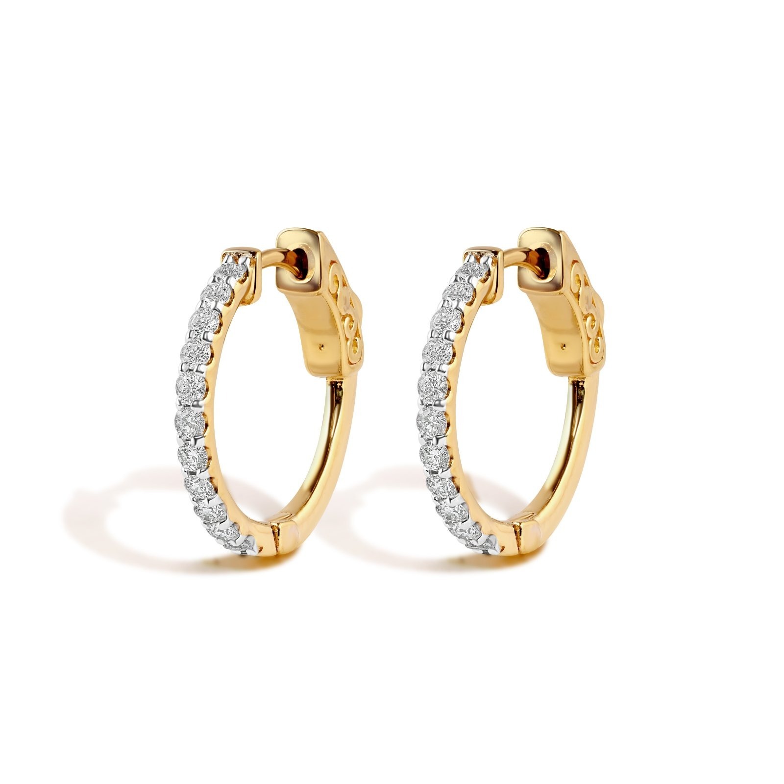 4.66 Grams, Diamond Hoops 32 Round Brilliant Diamonds 0.95ct Of G-H Color, SI1 Clarity. (3/4 Inches Wide)