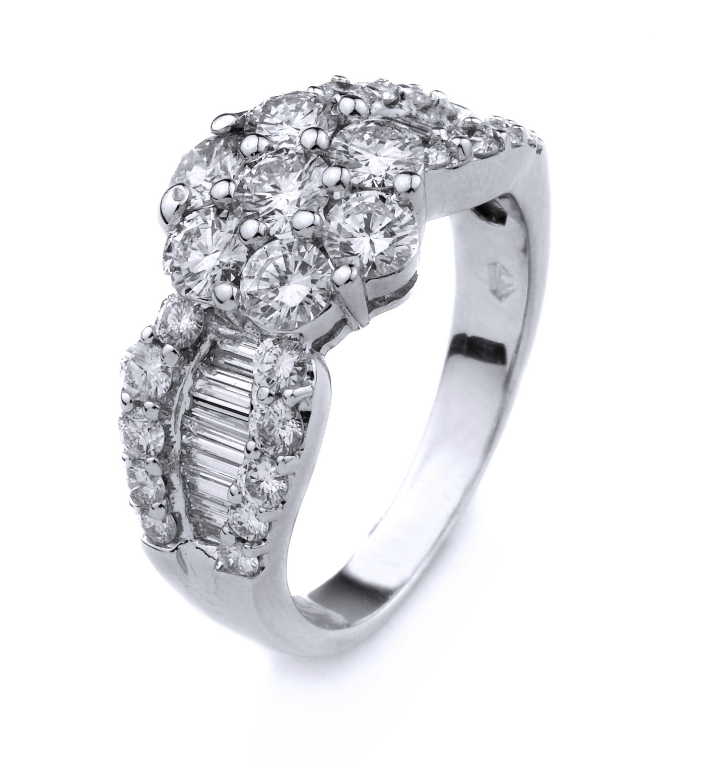 5.45 Grams 18K White Gold Ladies Ring With 27 Round Diamonds, 14 Baguettes Totaling Approximately 2.85ct Of G Color, VS2-SI1 Clarity.