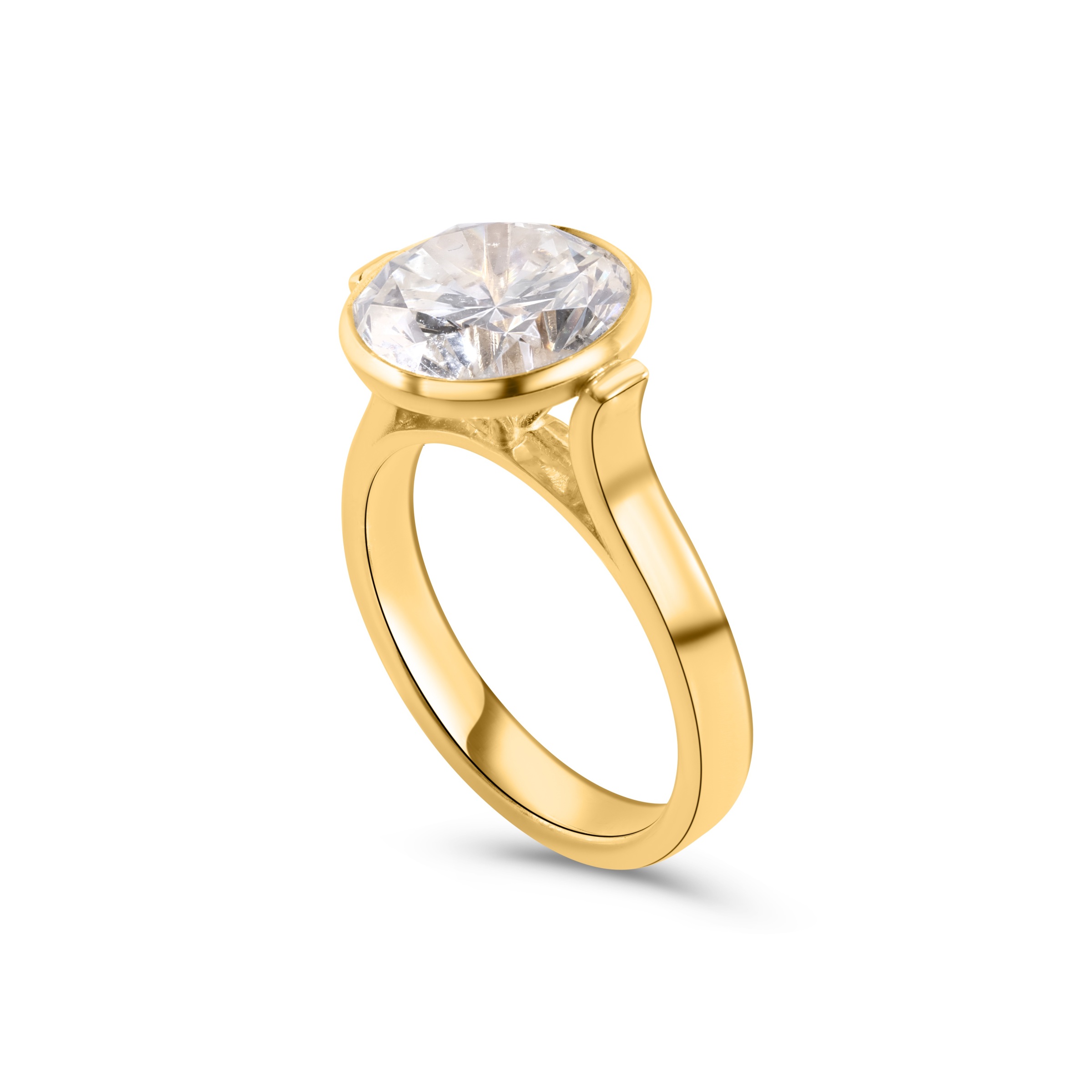 6.67 Grams 18k Royal Gold Custom Designed Ladies Ring With 4.69ct Round Brilliant Diamond Center Diamond Of M Color, SI2 Clarity,