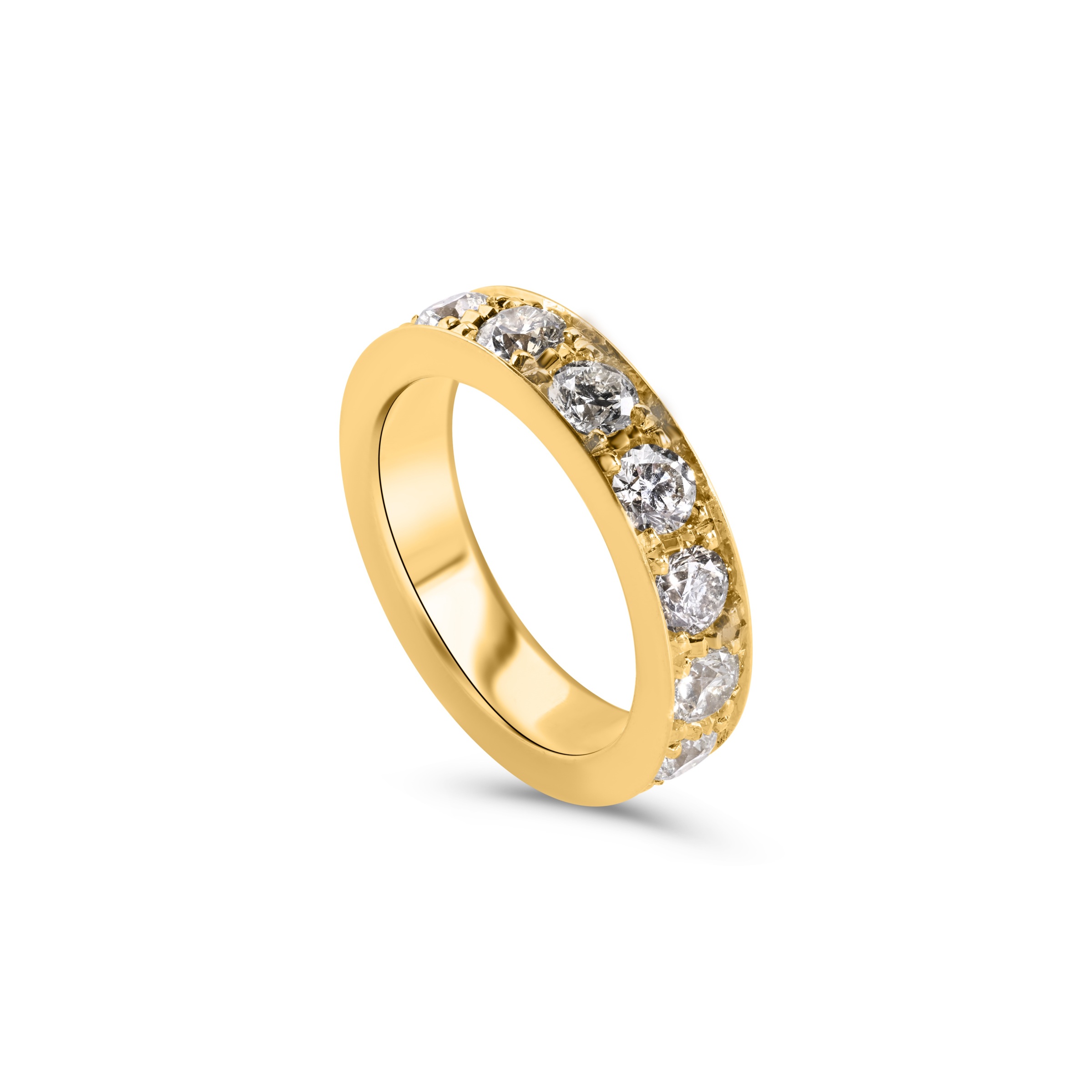 6.87 Grams, 18k Yellow Gold Ladies Band With 14 Round Brilliant Diamonds Totaling 2.88ct Of J Color, VS2-VS1 Clarity