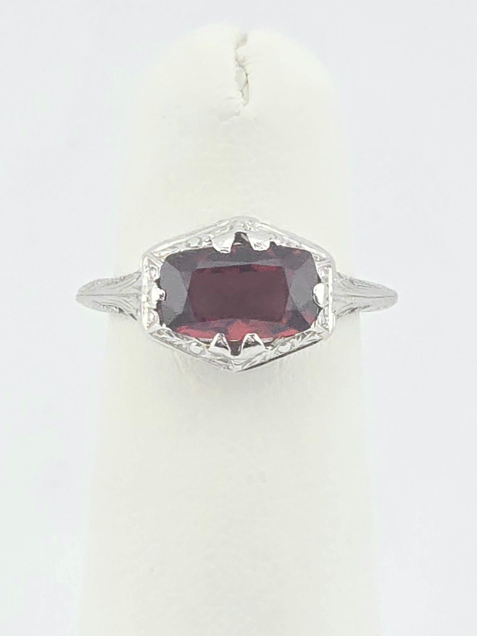 10KW VINTAGE GARNET ~2CT RING SIZE 4.25