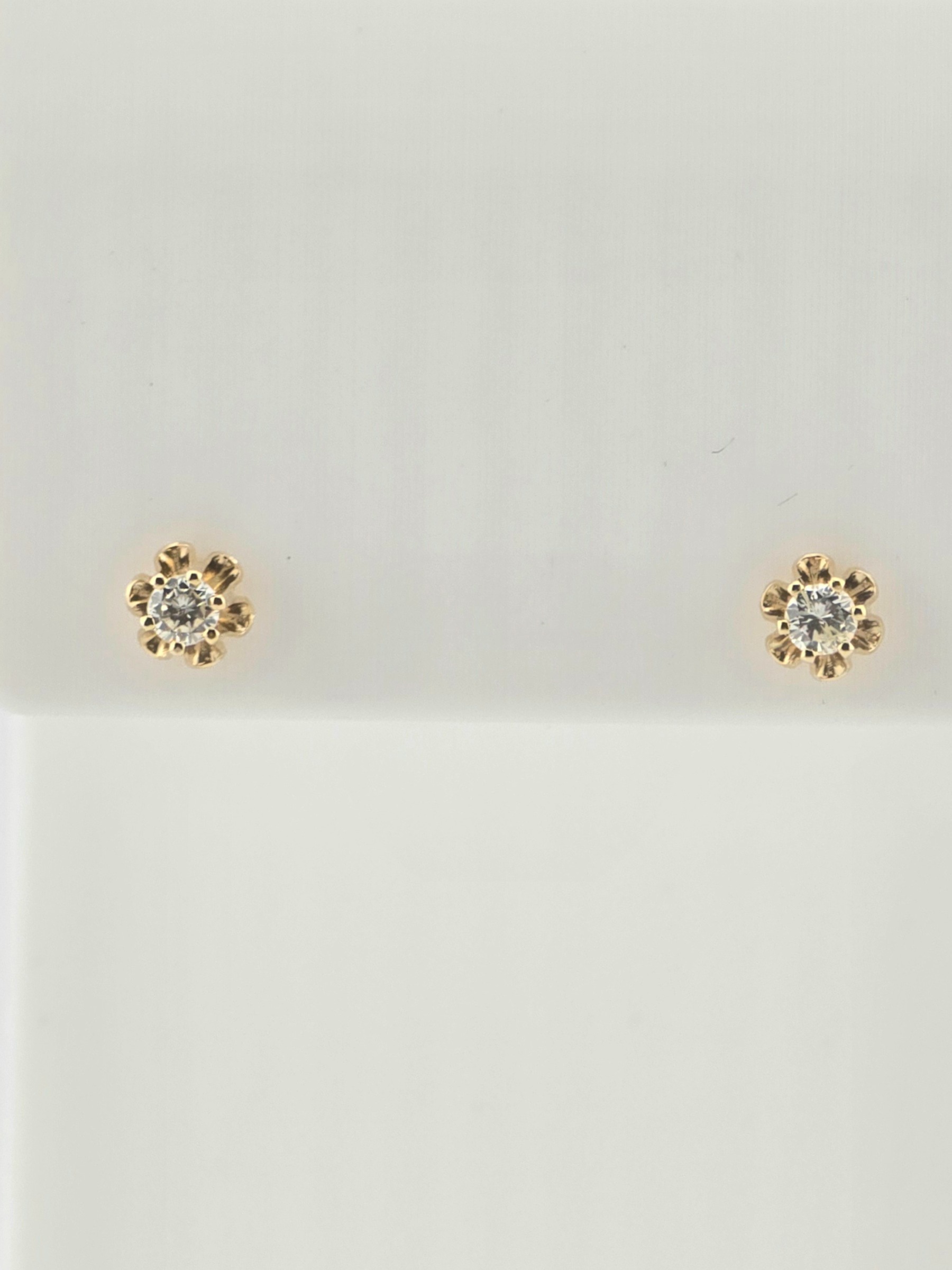 14KY VINTAGE STYLE DIAMOND ~0.20CTW ~G-H ~SI EAR STUDS