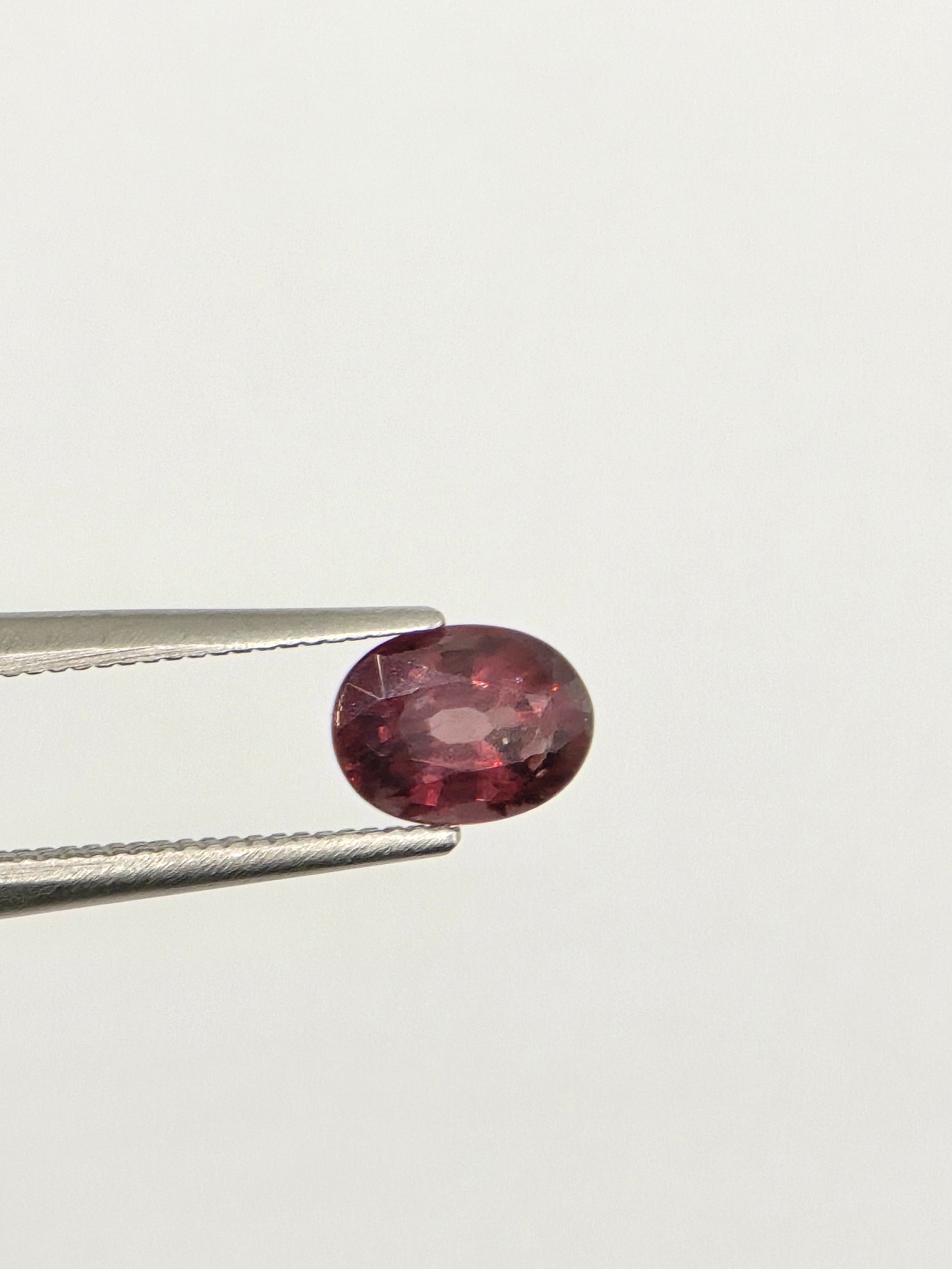 2.88CTW COLOR CHANGING GARNET OVAL 7.20 x 5.30 x 4.10mm
