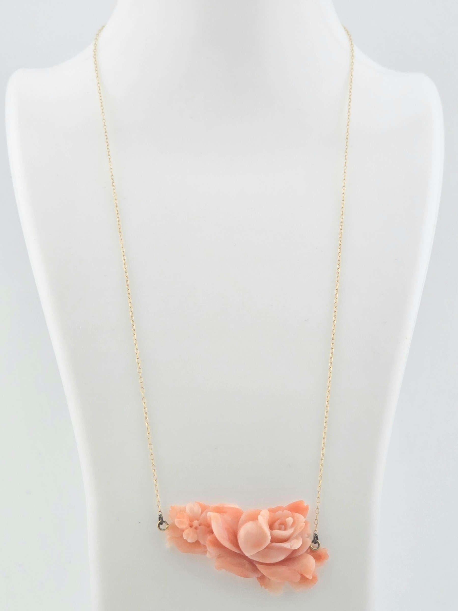 VINTAGE CARVED CORAL NECKLACE 14K GOLD  18in