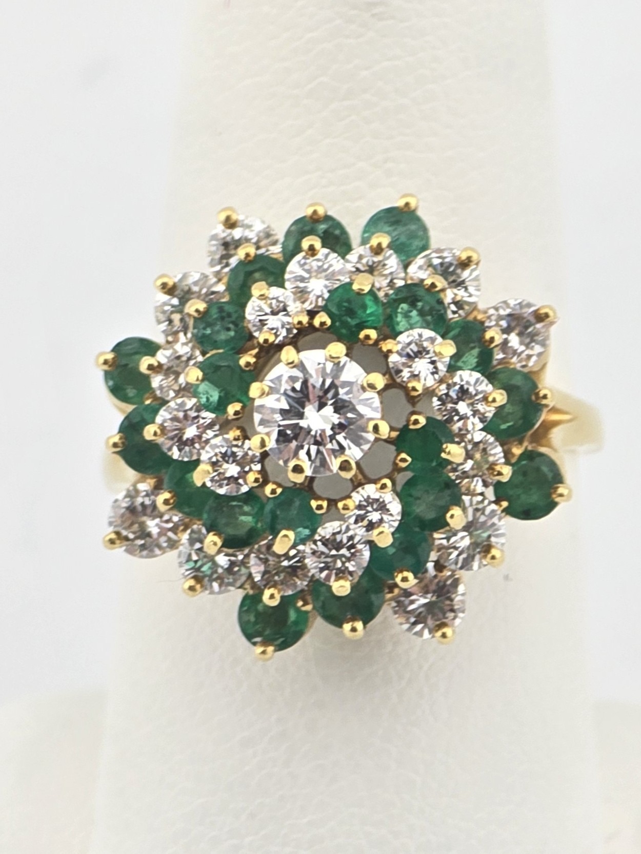 VINTAGE EMERALD AND DIAMOND RING 18KY SIZE 9