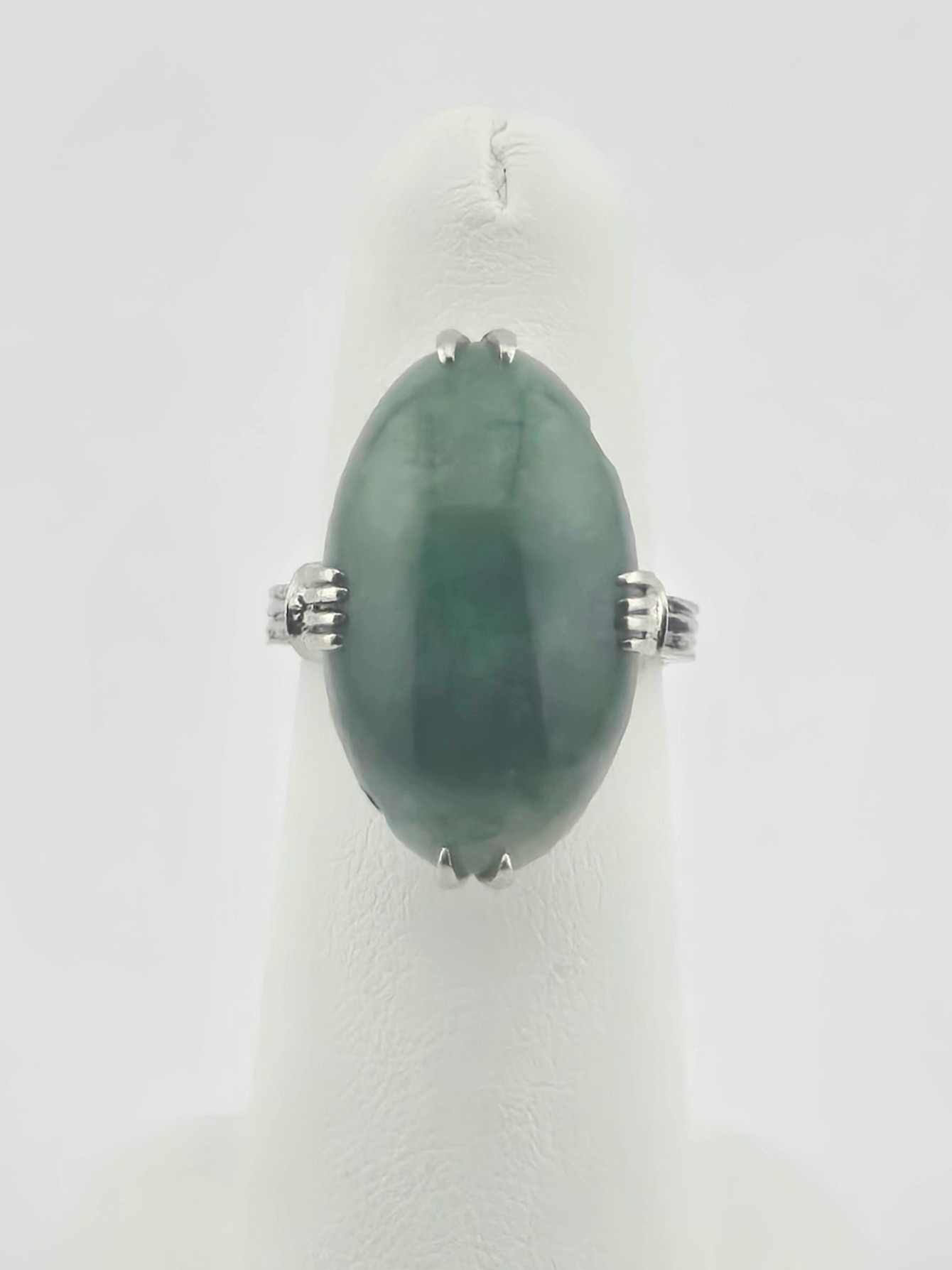 VINTAGE PLATINUM JADE RING SIZE 6