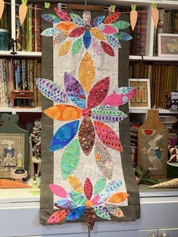 Spg Scrap Petal Garden Table Runner