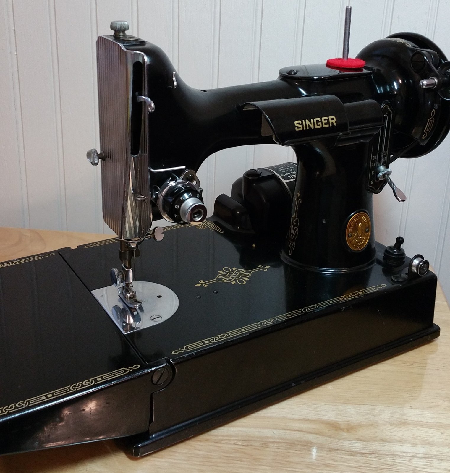 ミュージシャン sold out Singer Featherweight 221 Sewing Machine, Centennial: AK075