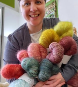 Gwen with Hand-dyed Yarn