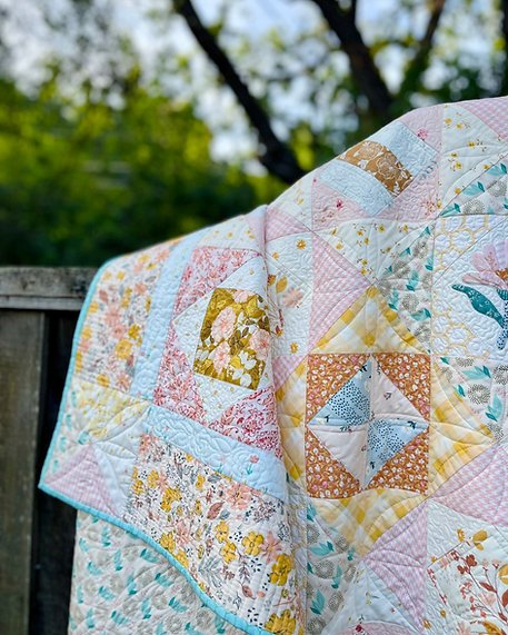 Pink A Daisy Quilt Pattern by Verna Mosquera of The Vintage Spool