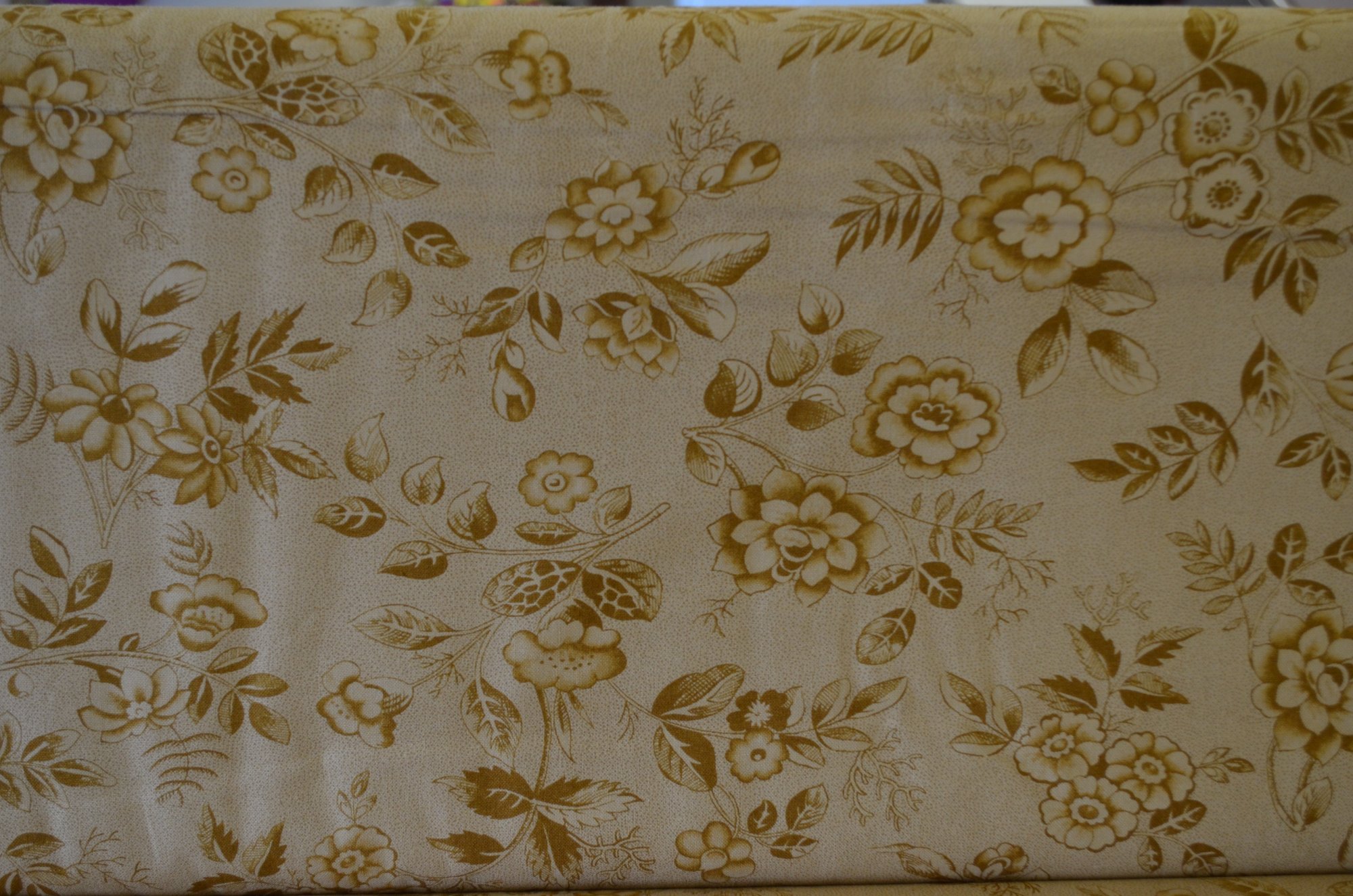 Moda MIDWINTER REDS Ivory Tan Floral 14762 14 Minick /& Simpson QUILT FABRIC
