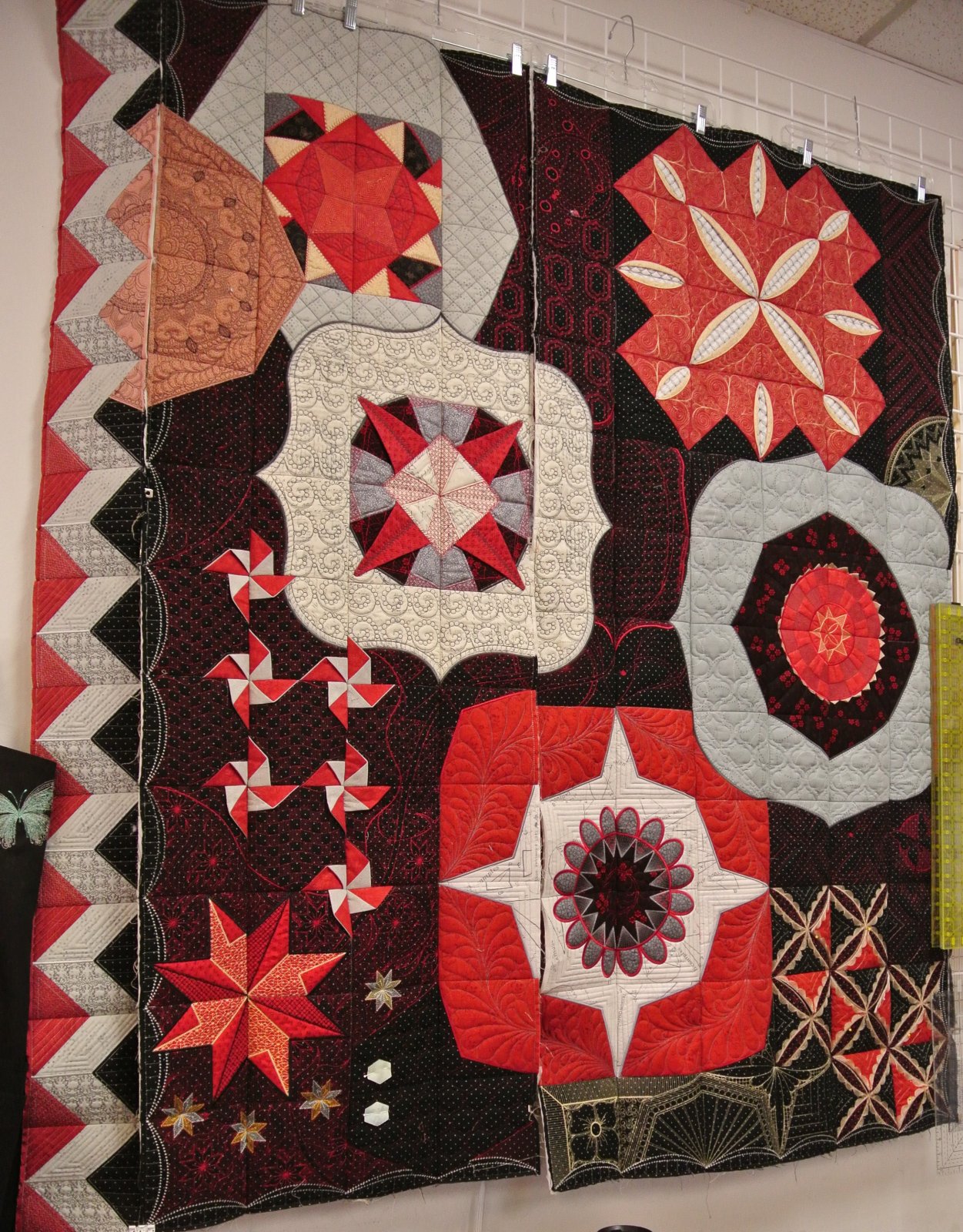 HoopSisters ELEGANT ELEMENTS inthehoop Quilt