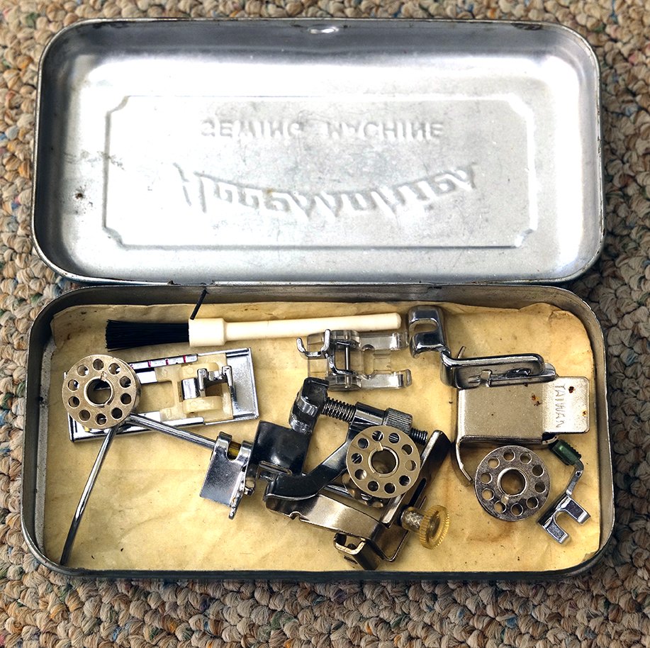 季語マシーン Modernage ZigZag Sewing Machine
