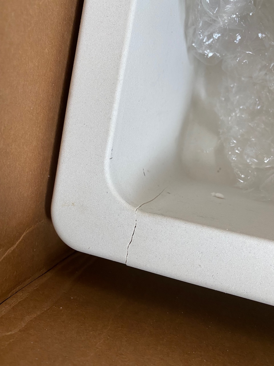 Cracked Quartz sink r/HomeImprovement